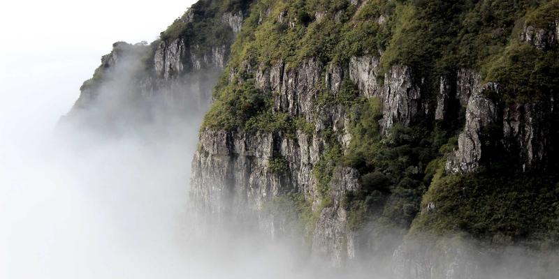 软化水设备：现代水处理技术的核心解决方案与应用解析